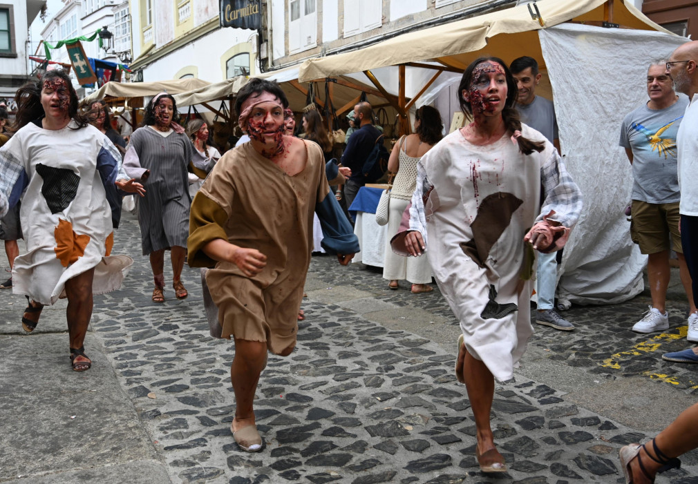 “Fóraaaaa, fóraaa... de Betanzos!”