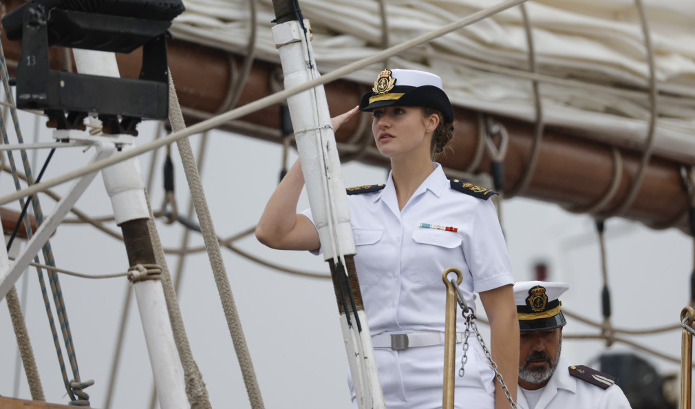 La princesa Leonor llega a Marín y finaliza su instrucción en el ‘Elcano’