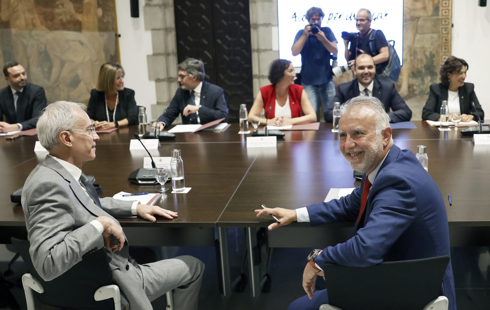 Angel Victor Torres asiste a la reunión ede la Comisión Bilateral con Cataluña