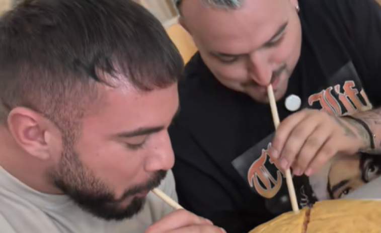 Cenando con Pablo prueba la tortilla de O Cabo, la mejor de España