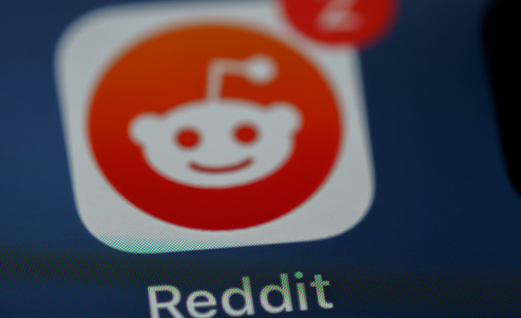 Reddit comienza a verificar la edad de usuarios en Reino Unido para cumplir con la ley de seguridad infantil