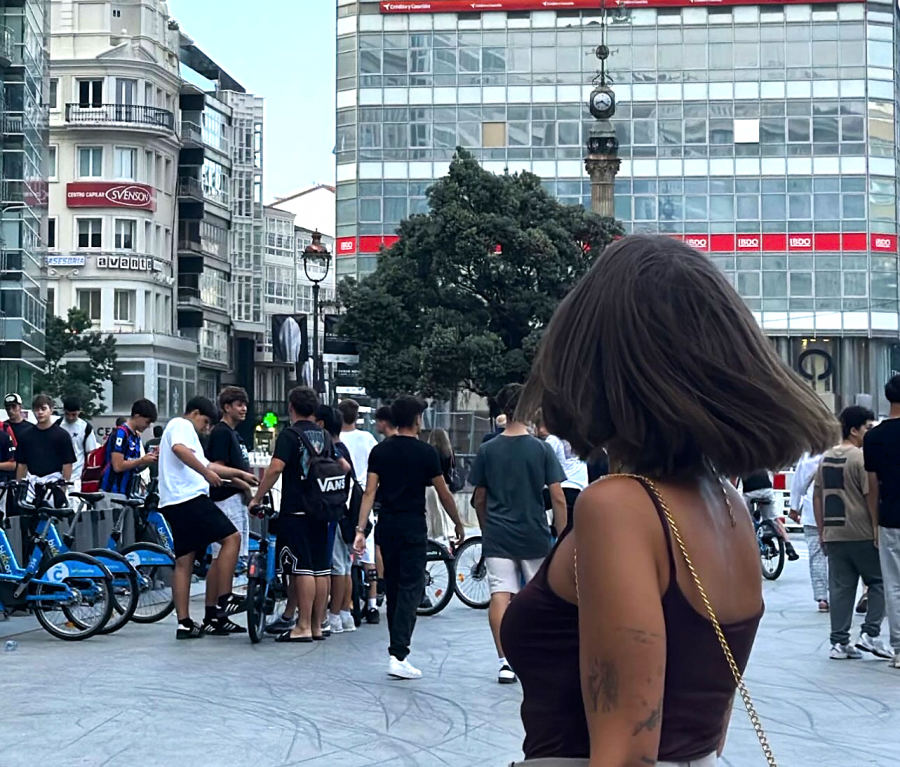 De Filipinas a A Coruña: la influencer Laura de Santiago vuelve a 'su ciudad' en vacaciones
