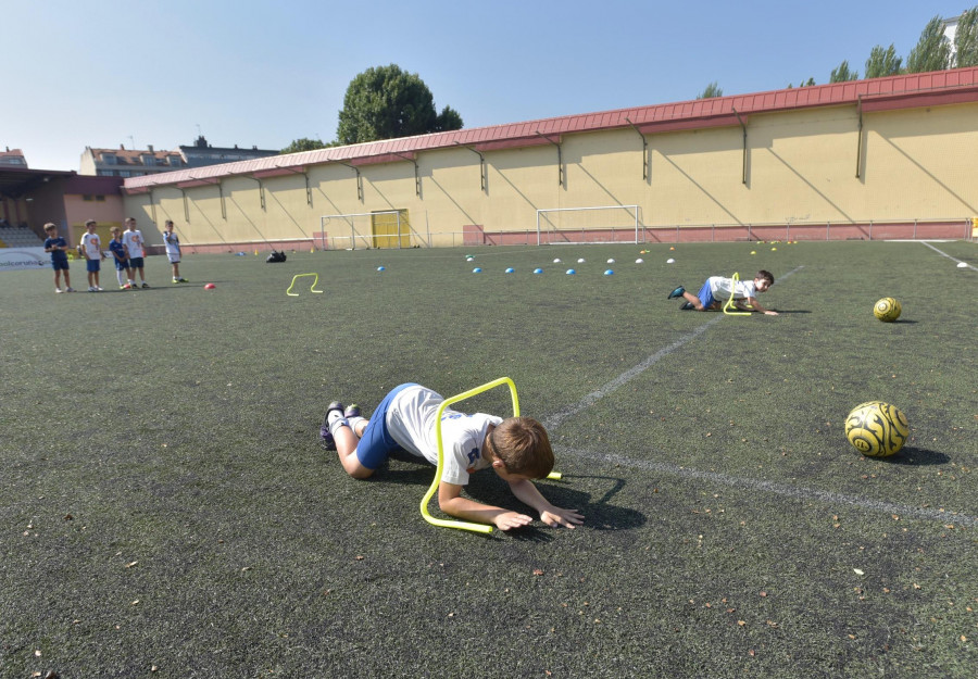 Avanzan las obras de renovación del complejo deportivo de Elviña I en A Coruña