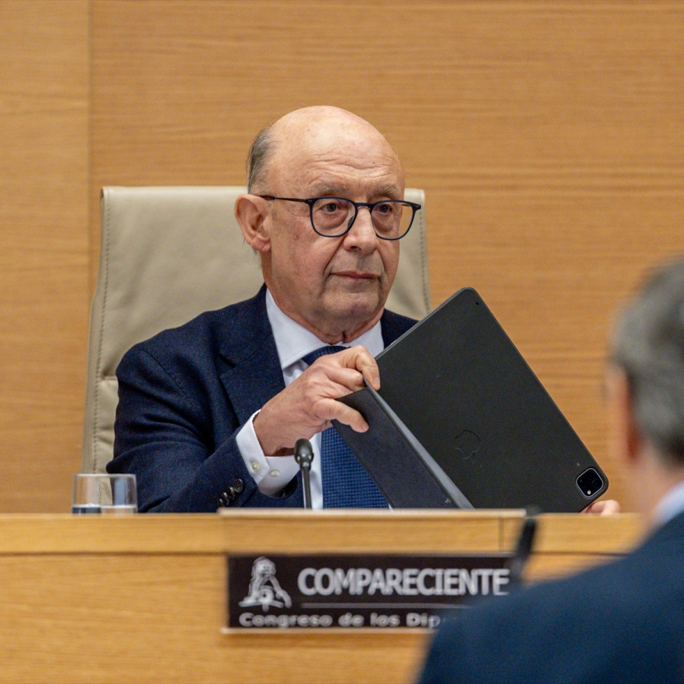 El juez indaga si el bufete de Montoro creó un 