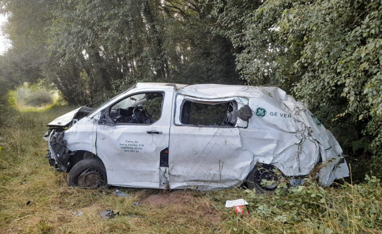 Cinco heridos en Aranga tras un accidente en la autovía