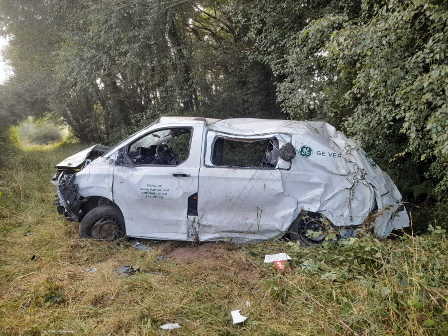 Cinco heridos en Aranga tras un accidente en la autovía