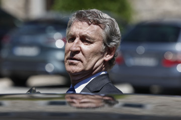 SAN LORENZO DE ESCORIAL (C. DE MADRID), 16/07/2025.- El presidente del PP, Alberto Núñez Feijóo, tras analizar la actualidad en un evento organizado durante los cursos de verano del CEU, este miér
