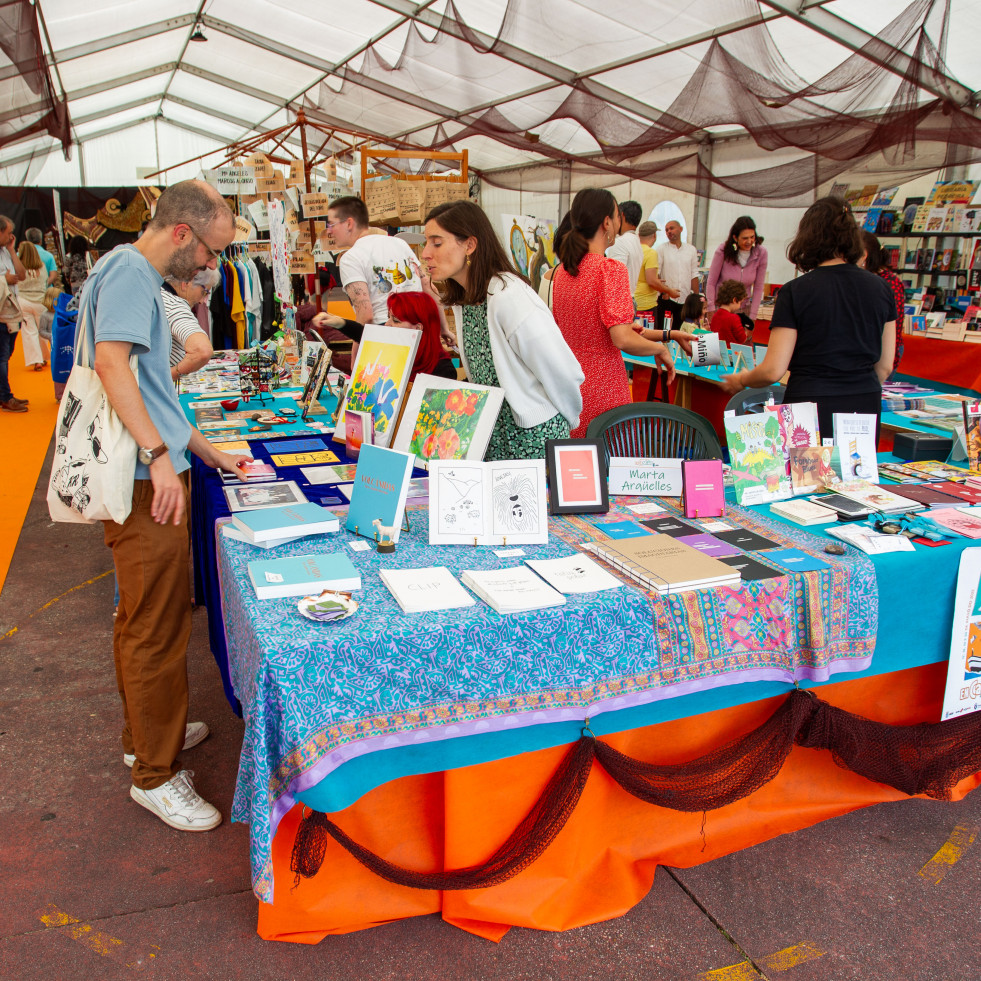 La IV Feira da Cultura EnCaMiño bate récords: más de 3000 asistentes y ejemplares vendidos