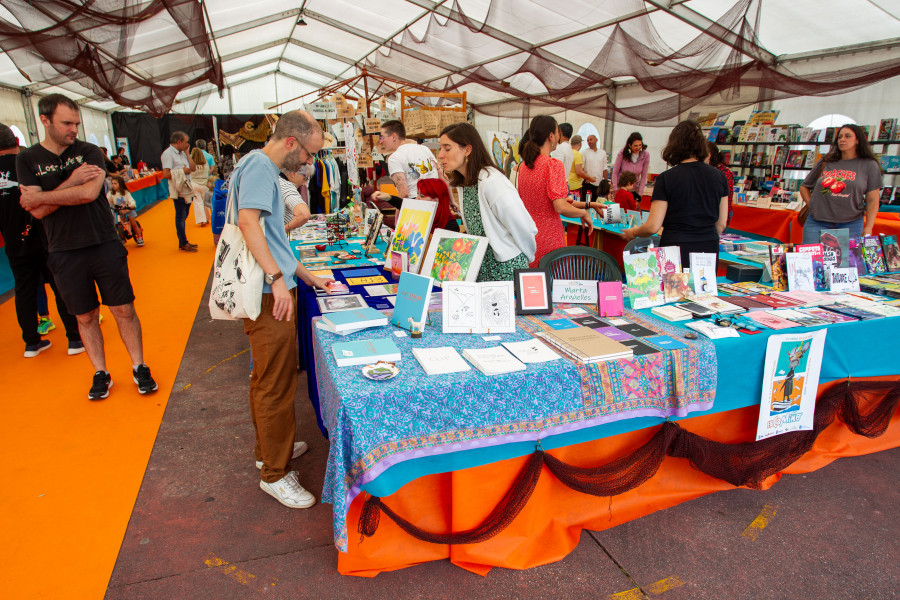 La IV Feira da Cultura EnCaMiño bate récords: más de 3000 asistentes y ejemplares vendidos
