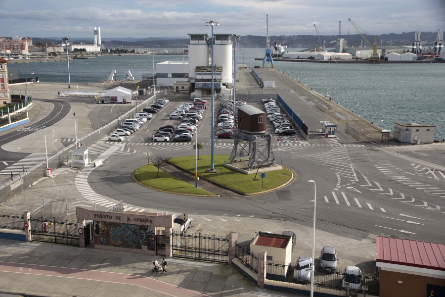 El patrimonio más singular del puerto de A Coruña: de una grúa centenaria al mareógrafo