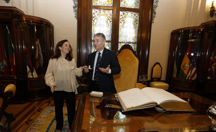 Nueva batalla entre A Coruña y Santiago por la formación en Medicina: Inés Rey se opone a que el Chuac se adscriba a la USC