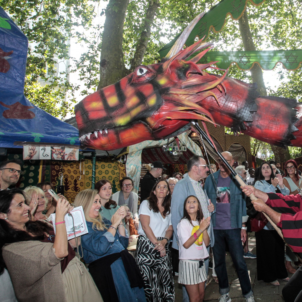 A Coruña inicia su viaje medieval para convertirse en una Feira das Marabillas