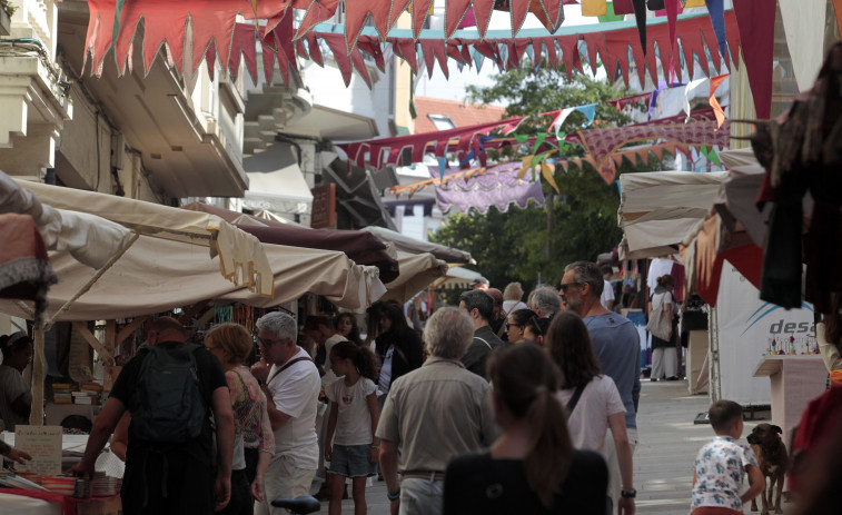 Retiran los baños portátiles de la feria medieval de A Coruña tras la polémica