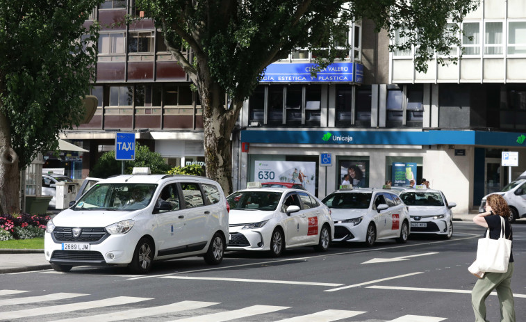 Cómo sólo 522 taxis de A Coruña darán servicio a decenas de miles de festivaleros y verbeneros