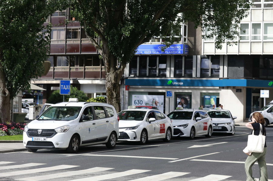 Cómo sólo 522 taxis de A Coruña darán servicio a decenas de miles de festivaleros y verbeneros