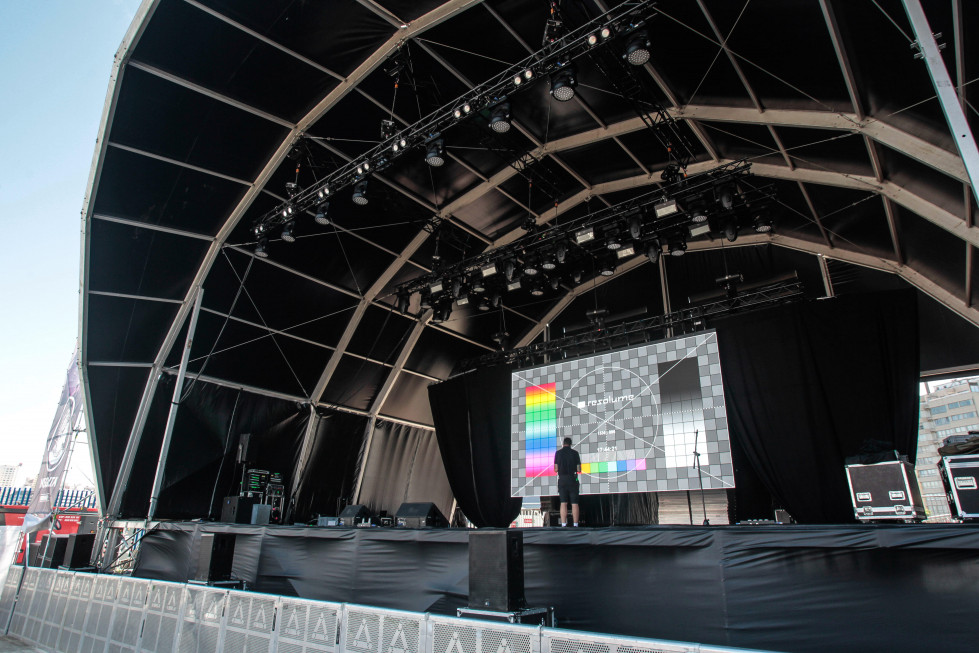 Últimos preparativos del Morriña Fest 2025, ayer, en el muelle de Batería  quintana