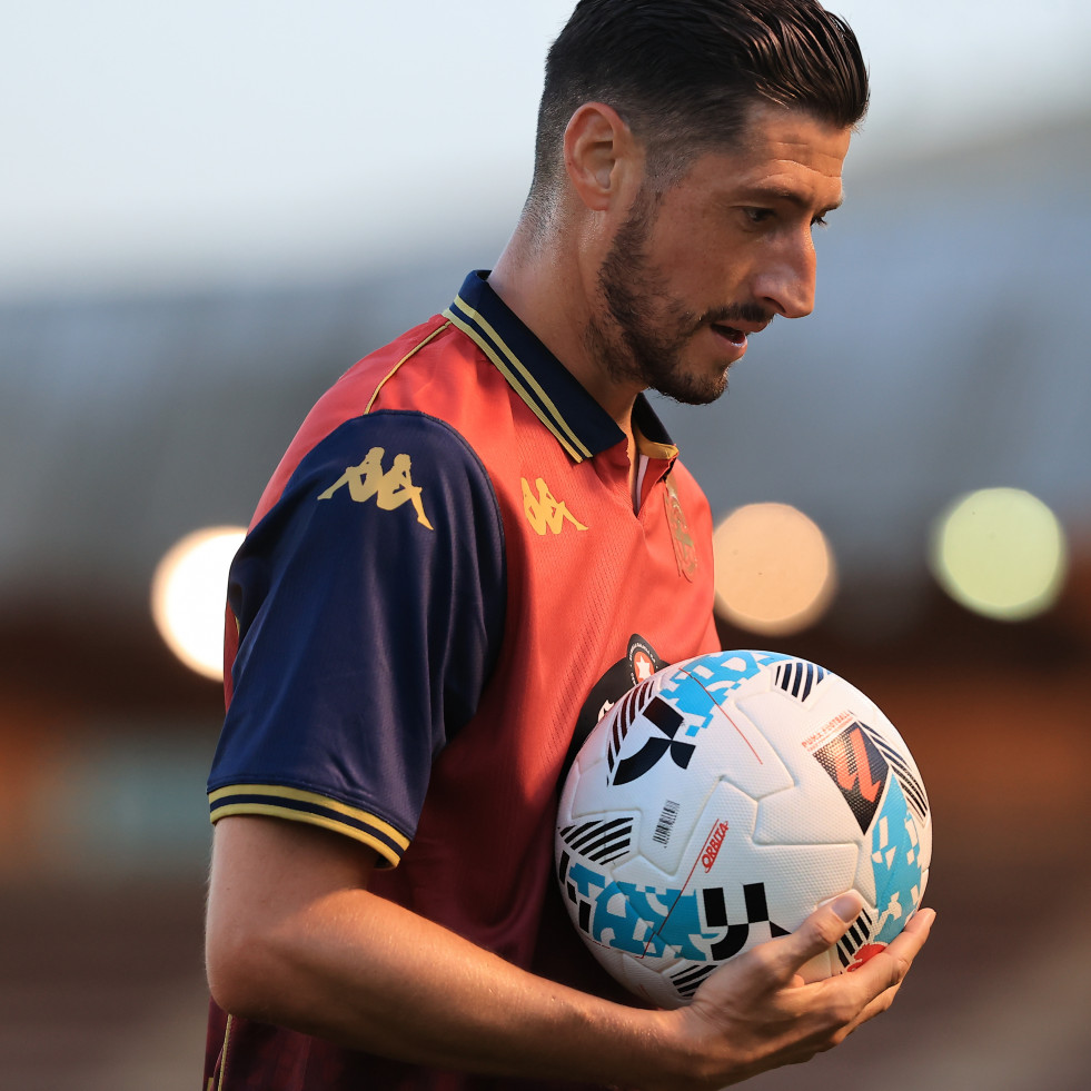 Sergio Escudero continúa su viaje al centro en el Deportivo
