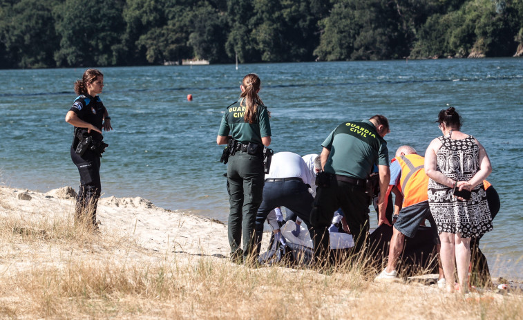 Muere un hombre en la playa de O Pedrido