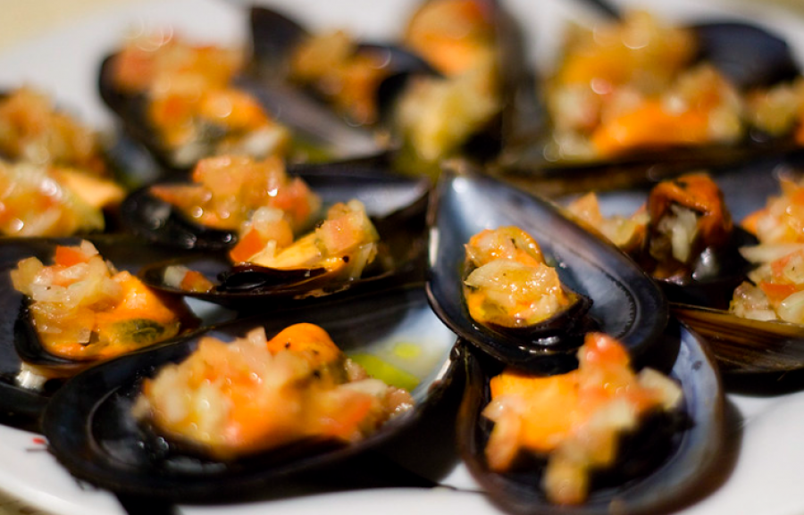 Galicia para comérsela: el primer fin de semana de agosto sabe a pulpo, churrasco, mejillones y fiesta rachada