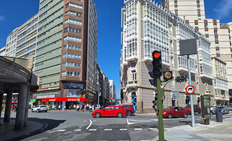 Abre al tráfico el doble sentido que conecta la plaza de Pontevedra con el Paseo Marítimo