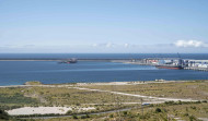 La arena del Puerto Exterior de A Coruña viaja a Cedeira