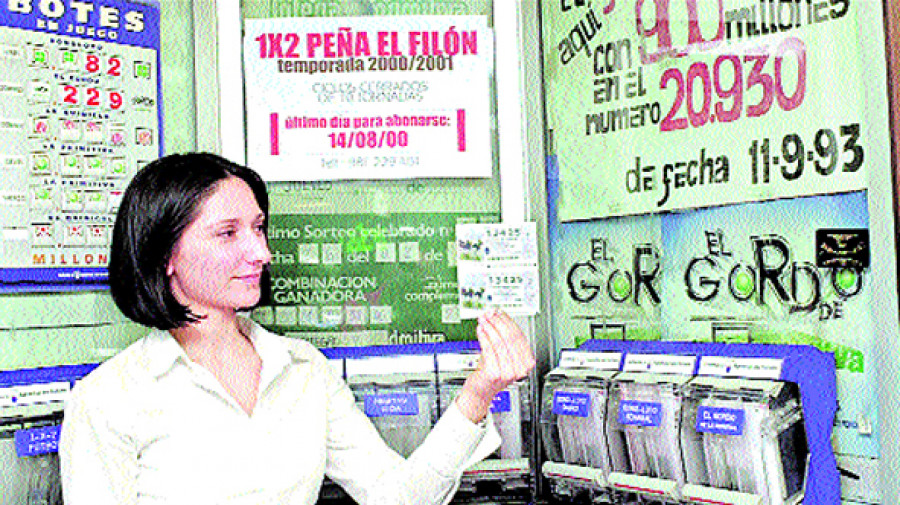 Hace 25 años | Dos despachos coruñeses reparten el segundo premio de la Lotería Nacional