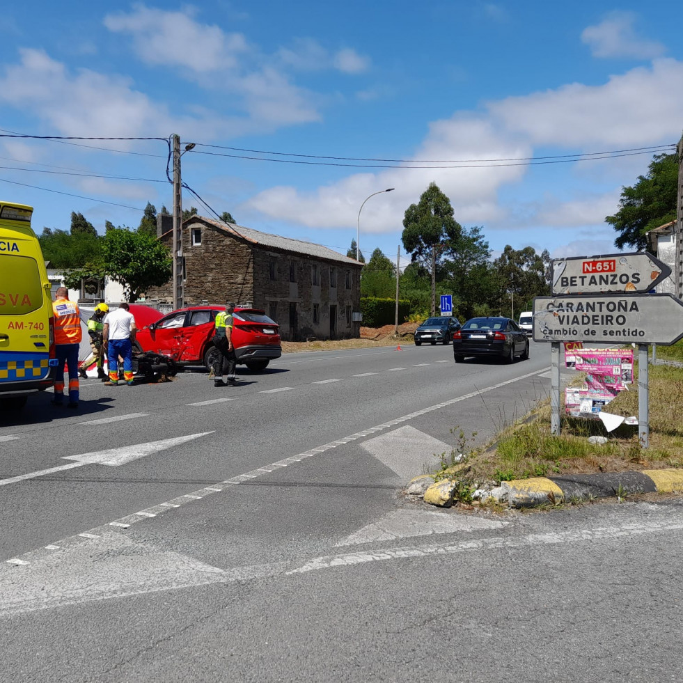 Muere un motorista en un accidente en la N-651 en Miño