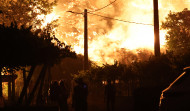 Desactivado el confinamiento por el incendio en A Cañiza mientras sigue activo el de Arbo
