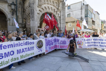 O Porriño (Pontevedra), 30/07/2025.-Vista de la concentración por el crimen de una trabajadora del servicio de ayuda en el hogar en O Porriño (Pontevedra), presuntamente asesinada por el marido de 