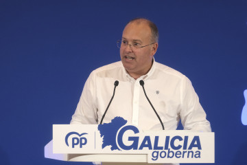 SANTIAGO DE COMPOSTELA, 01/08/2025.- El secretario general del Partido Popular, Miguel Telladointerviene en la reunión de la junta directiva del PPdeG, este viernes. EFE/XURXO MARTÍNEZ