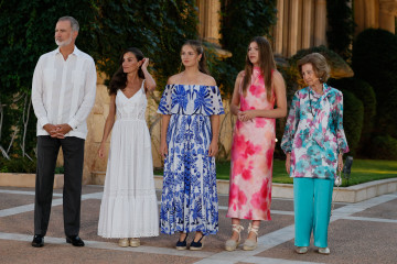 Gente 1 RECEPCION FAMILIA REAL MARIVENT