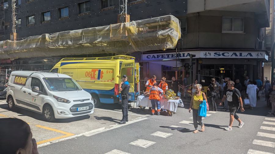 Un obrero, herido grave en A Coruña tras caer desde un quinto piso