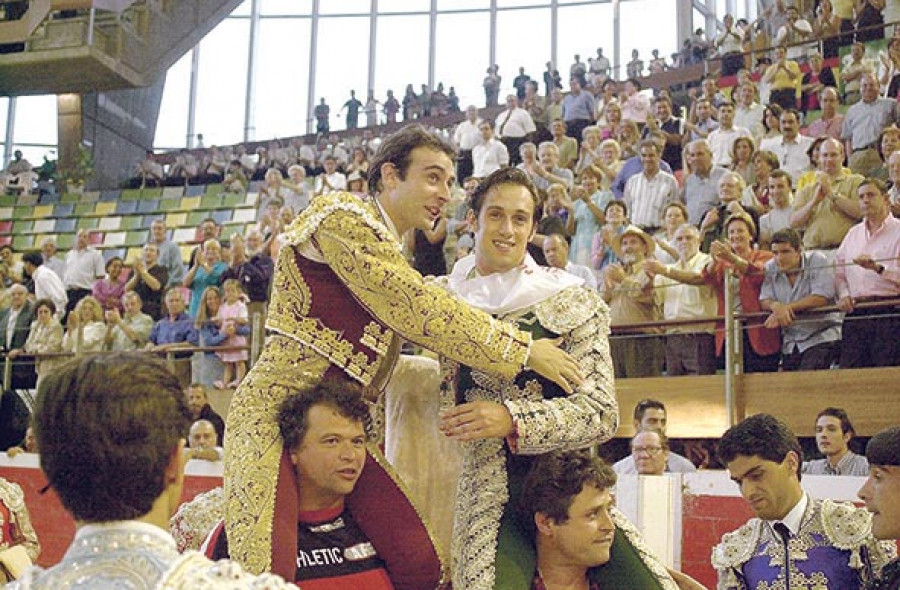 Hace 25 años | Enrique Ponce y Juan Diego vuelven a abrir la puerta grande del Coliseum
