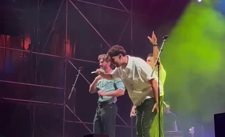 Lemot lo vuelve a hacer: ‘Vivir na Coruña’ suena en María Pita