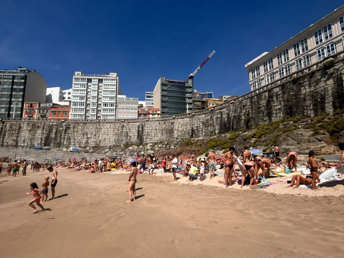 Las mareas dejan pequeña la playa del Matadero