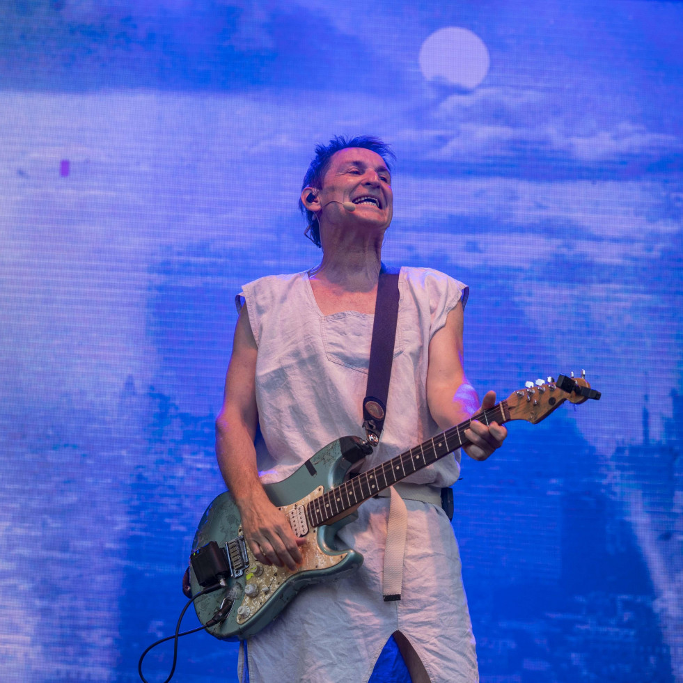 Albert Pla utiliza en A Coruña a Enrique Iglesias, Lou Reed y Jeanette para su rumba psicotrópica