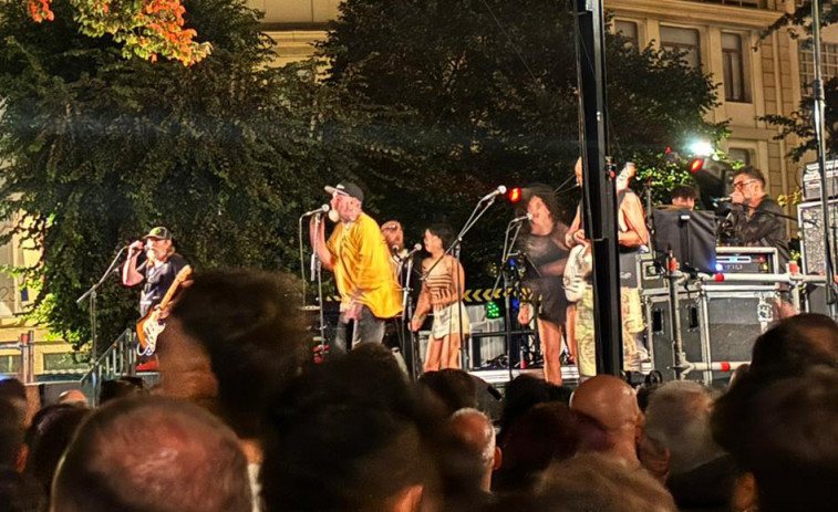 Los Red Hot Chili Peppers españoles ponen A Coruña a sus pies en plena ‘madrugá’