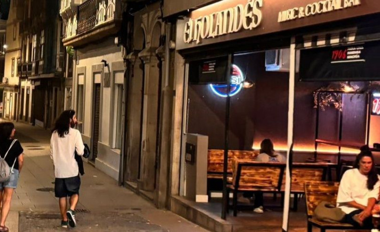 Un pub del centro de A Coruña supera el precinto del Ayuntamiento y logra reabrir sus puertas