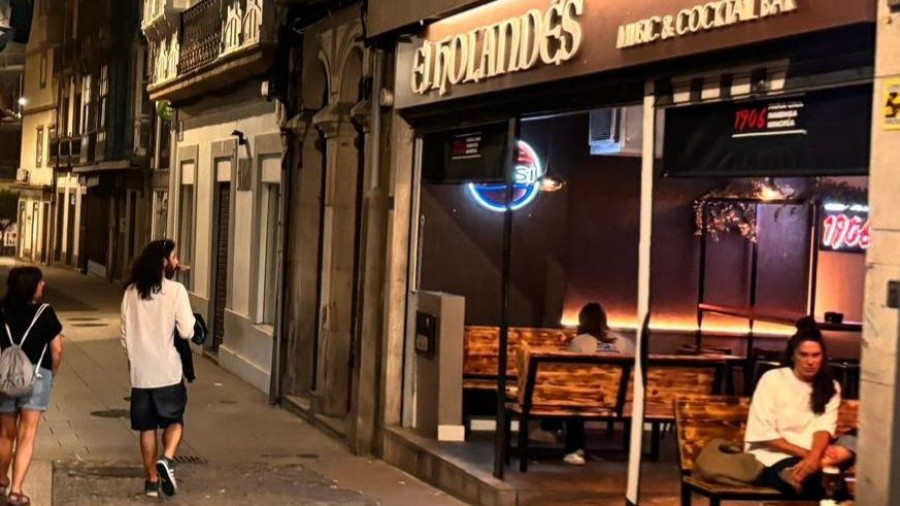 Un pub del centro de A Coruña supera el precinto del Ayuntamiento y logra reabrir sus puertas