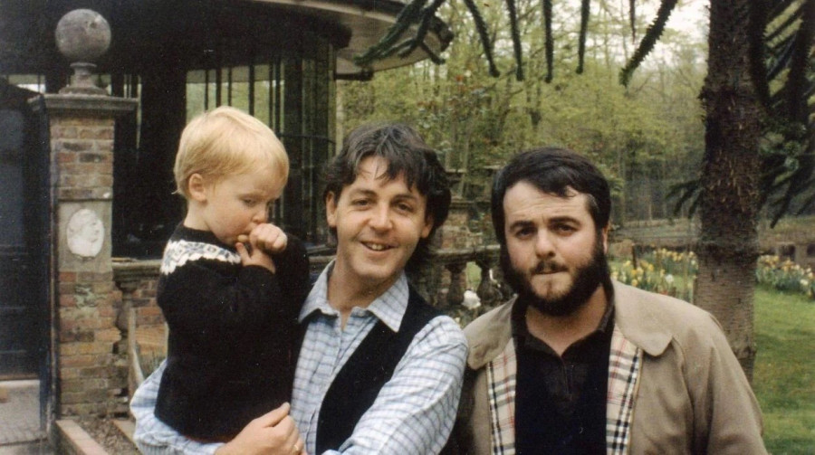 El médico del Chuac al que Paul McCartney invitó a té en su propia mansión