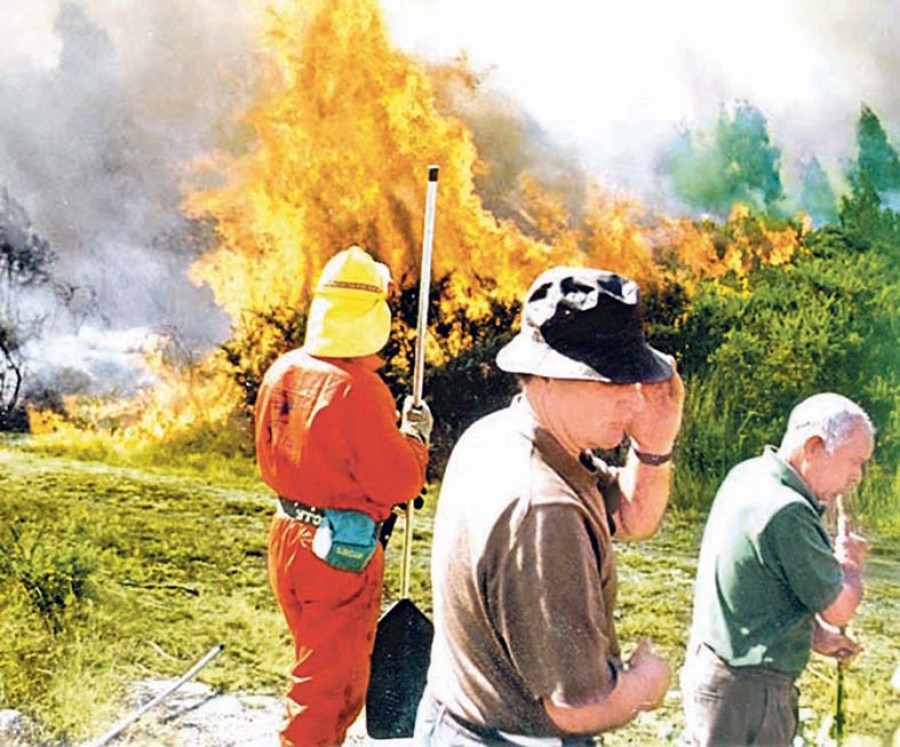 Hace 25 años | Alarma en Feáns por un incendio que amenazó varias viviendas