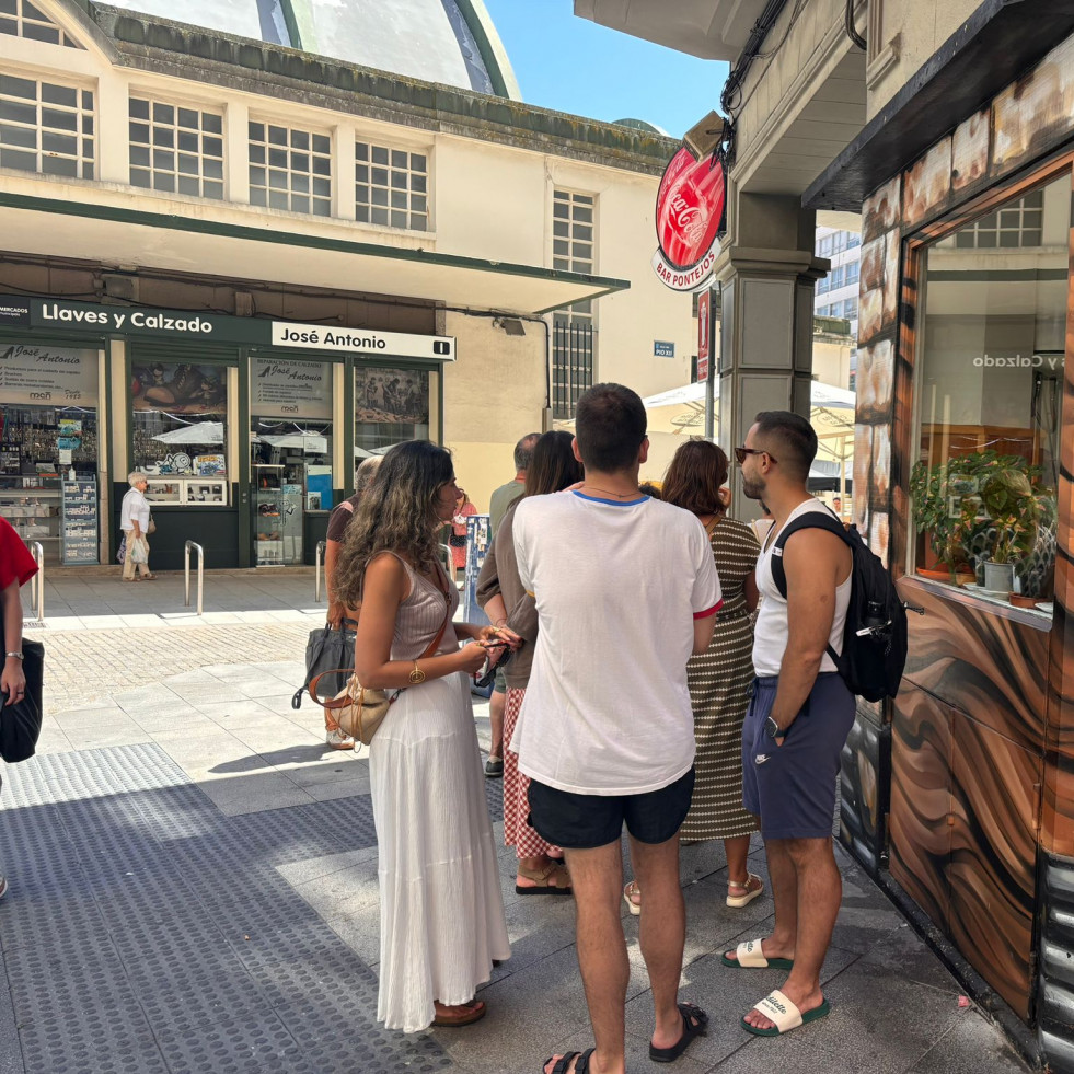Una de las mejores tortillas de A Coruña provoca colas de más de una hora