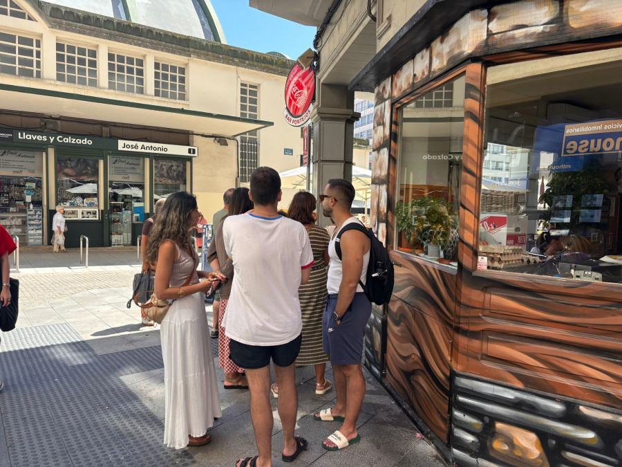 Una de las mejores tortillas de A Coruña provoca colas de más de una hora
