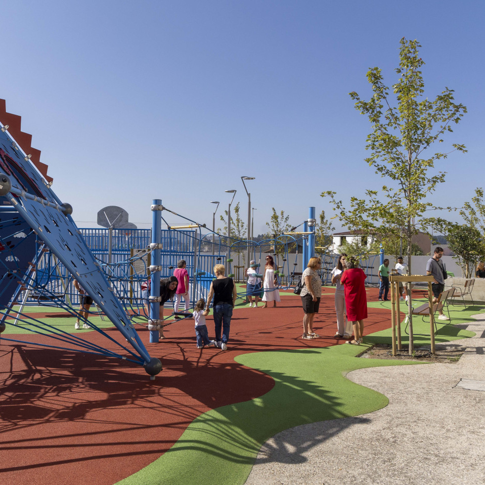 A Silva estrena parque infantil y pistas deportivas
