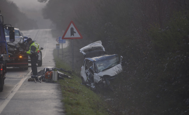 Fallece una joven en Xermade tras chocar con su coche contra un camión
