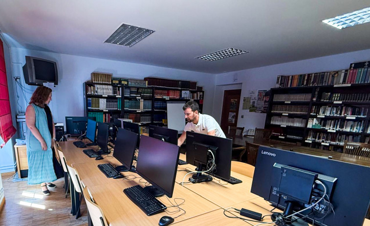 El Ayuntamiento de Paderne renueva los equipos informáticos de la biblioteca