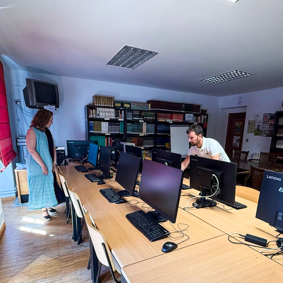 El Ayuntamiento de Paderne renueva los equipos informáticos de la biblioteca