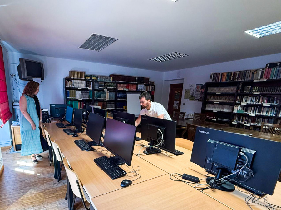 El Ayuntamiento de Paderne renueva los equipos informáticos de la biblioteca