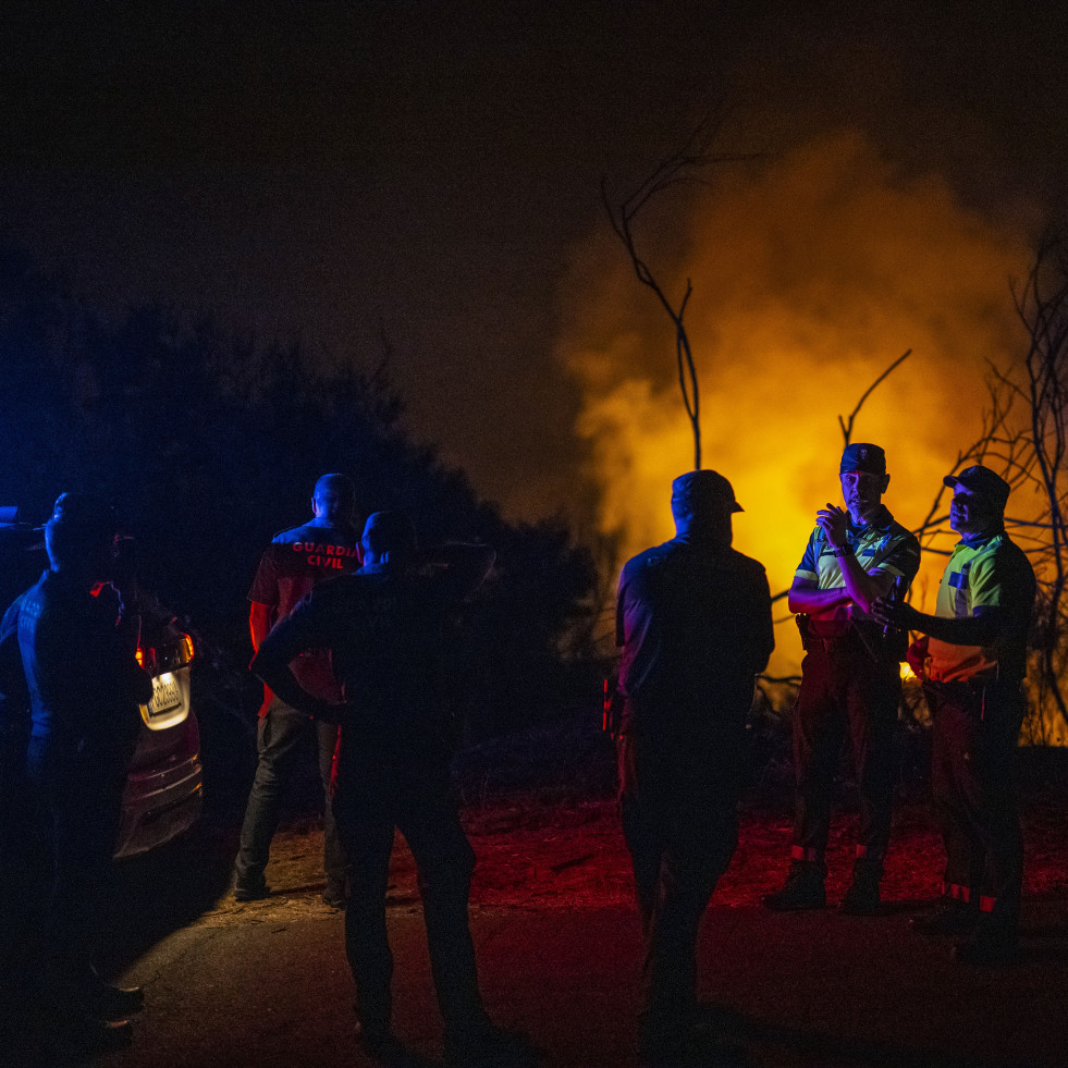 Extinguido o gran incendio forestal de Vilardevós que superou as 578 hectáreas queimadas