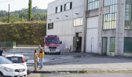 Un incendio calcina una nave del polígono de Bergondo